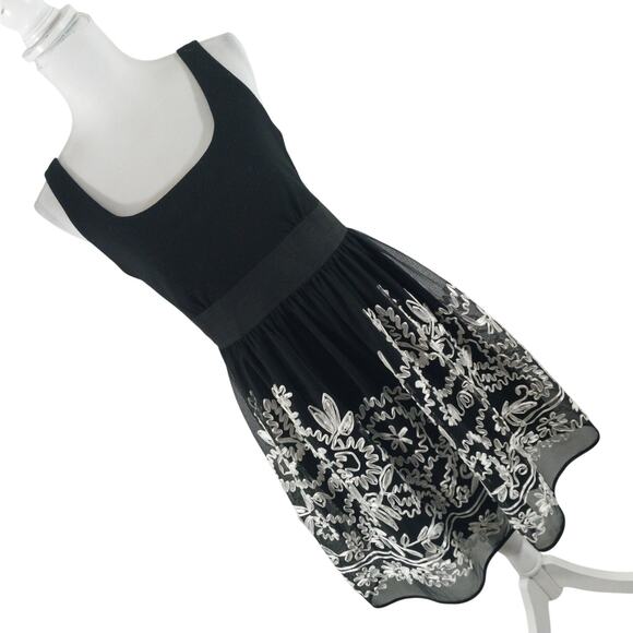 R & M RICHARDS BLACK KNIT W/CREAM RIBBON EMBROIDERED GARDEN DRESS! SZ 12P - Picture 1 of 9